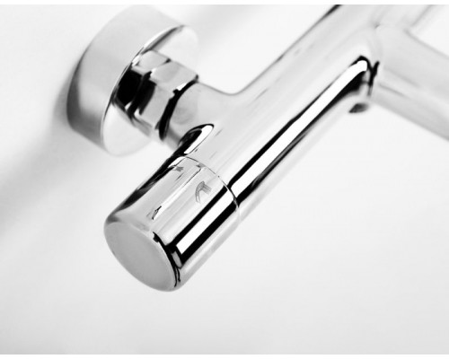 Смеситель для ванны и душа в комплекте с ручным душем, шлангом и держателем BelBagno UNO-VASM/DFS-CRM