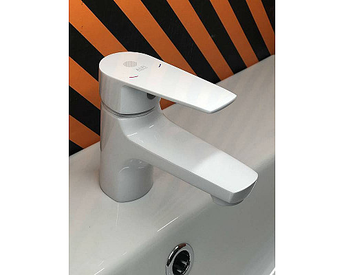 Santeh-Crystal.ru: Смеситель для раковины Orange Loop M26-021W Белый Заказать Смеситель для раковины Orange Loop M26-021W Белый в магазине сантехники Santeh-Crystal.ru