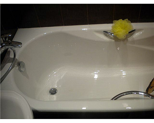 Заказать Чугунная ванна Roca Malibu 170x70 2333G0000 с отверстиями для ручек с антискользящим покрытием в магазине сантехники Santeh-Crystal.ru