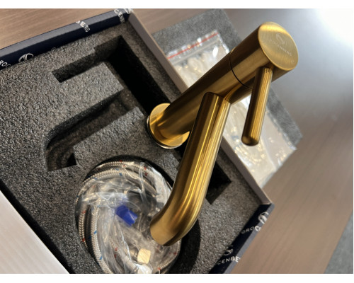 Смеситель для раковины стандартный Grocenberg GB2099GL золотой брашированный