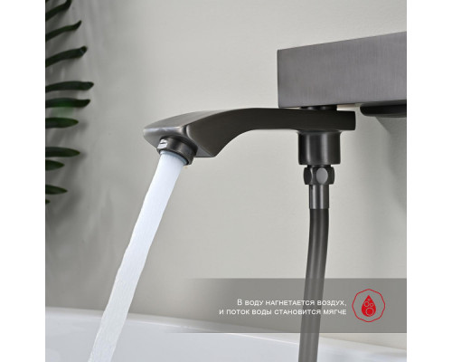 Смеситель Raglo R01.30.09 для ванны и душа настенный излив поворотный 15 см, графит