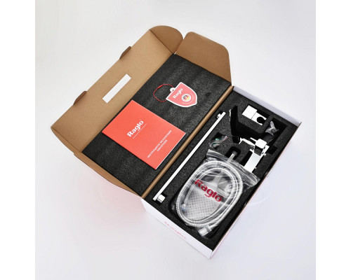 Смеситель Raglo R01.22 для ванны и душа универсальный поворотный излив 35 см, хром