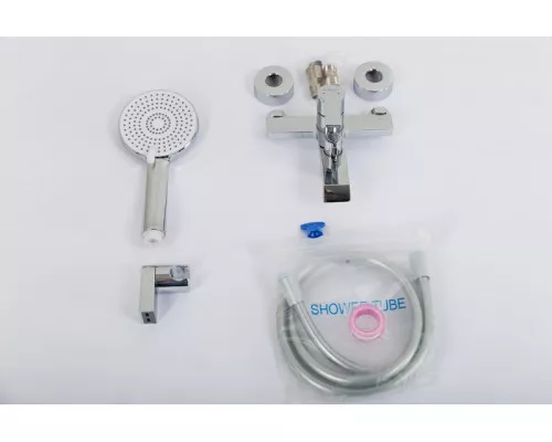 Смеситель для ванны и душа в комплекте с ручным душем, шлангом и держателем BelBagno AURORA-VASM-CRM