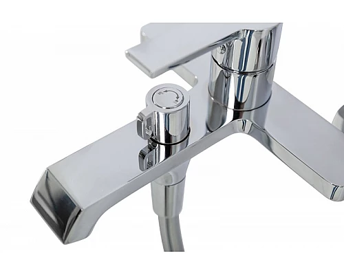 Смеситель для ванны и душа в комплекте с ручным душем, шлангом и держателем BelBagno AURORA-VASM-CRM