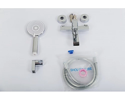 Смеситель для ванны и душа в комплекте с ручным душем, шлангом и держателем BelBagno AURORA-VASM-CRM