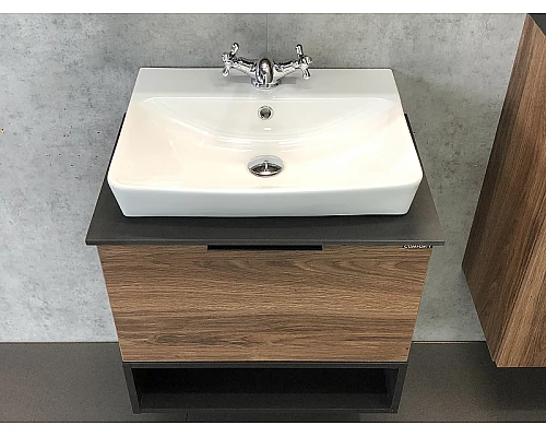 Купить Тумба с раковиной Comforty Штутгарт 60 00004151039 подвесная Дуб темно-коричневый Черная столешница в магазине сантехники Santeh-Crystal.ru