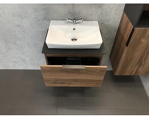 Купить Тумба с раковиной Comforty Штутгарт 60 00004151039 подвесная Дуб темно-коричневый Черная столешница в магазине сантехники Santeh-Crystal.ru