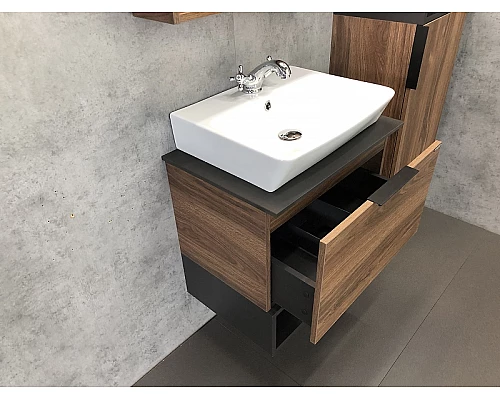 Купить Тумба с раковиной Comforty Штутгарт 60 00004151039 подвесная Дуб темно-коричневый Черная столешница в магазине сантехники Santeh-Crystal.ru