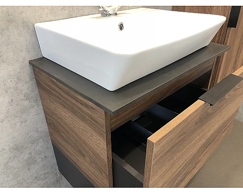 Купить Тумба с раковиной Comforty Штутгарт 60 00004151039 подвесная Дуб темно-коричневый Черная столешница в магазине сантехники Santeh-Crystal.ru