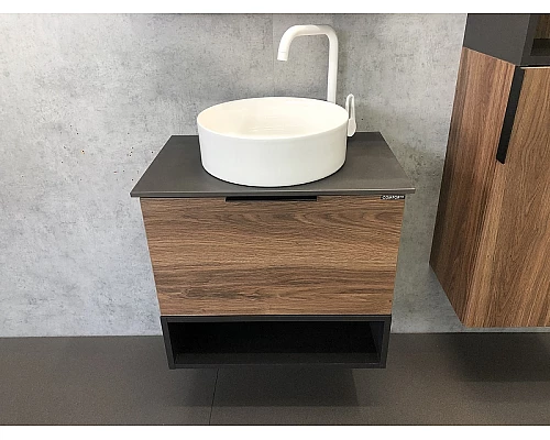Купить Тумба с раковиной Comforty Штутгарт 60 00-00001698 подвесная Дуб темно-коричневый Черная столешница в магазине сантехники Santeh-Crystal.ru