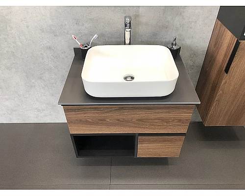 Заказать Тумба с раковиной Comforty Штутгарт 75 00-00001884 подвесная Дуб темно-коричневый Черная столешница в магазине сантехники Santeh-Crystal.ru