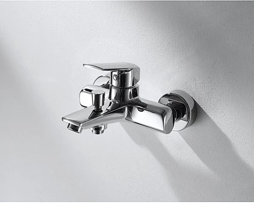 Купить Смеситель для ванны Bravat Real F6121179CP-01 Хром в магазине сантехники Santeh-Crystal.ru