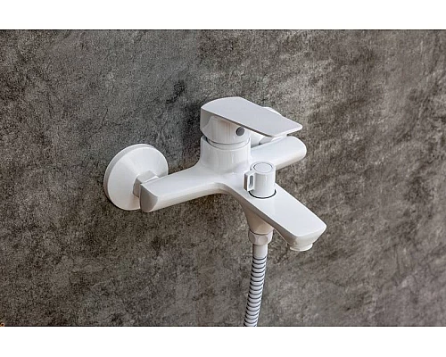 Купить Смеситель для ванны Orange Aristo M19-300W Белый в магазине сантехники Santeh-Crystal.ru