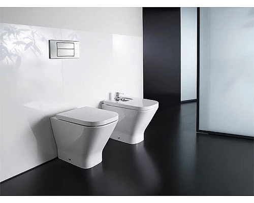 Приобрести Комплект унитаза со смывным бачком Roca The Gap 893109000 с сиденьем Микролифт и клавишей смыва Хром в магазине сантехники Santeh-Crystal.ru