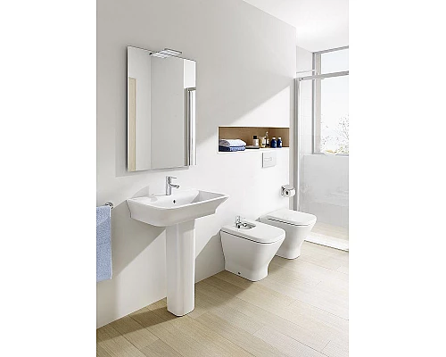 Приобрести Комплект унитаза со смывным бачком Roca The Gap 893109000 с сиденьем Микролифт и клавишей смыва Хром в магазине сантехники Santeh-Crystal.ru