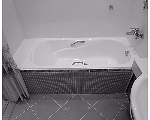 Приобрести Чугунная ванна Roca Haiti 150x80 2332G000R с отверстиями для ручек с антискользящим покрытием в магазине сантехники Santeh-Crystal.ru